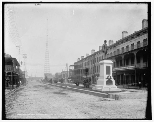 Duncan_Place_and_Semmes_monument_Photo_1900.jpg