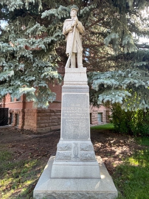 Civil_War_Colorado_-_Aspen_Civil_War_Statue__Aspen__Colorado_-_Image_1.jpg