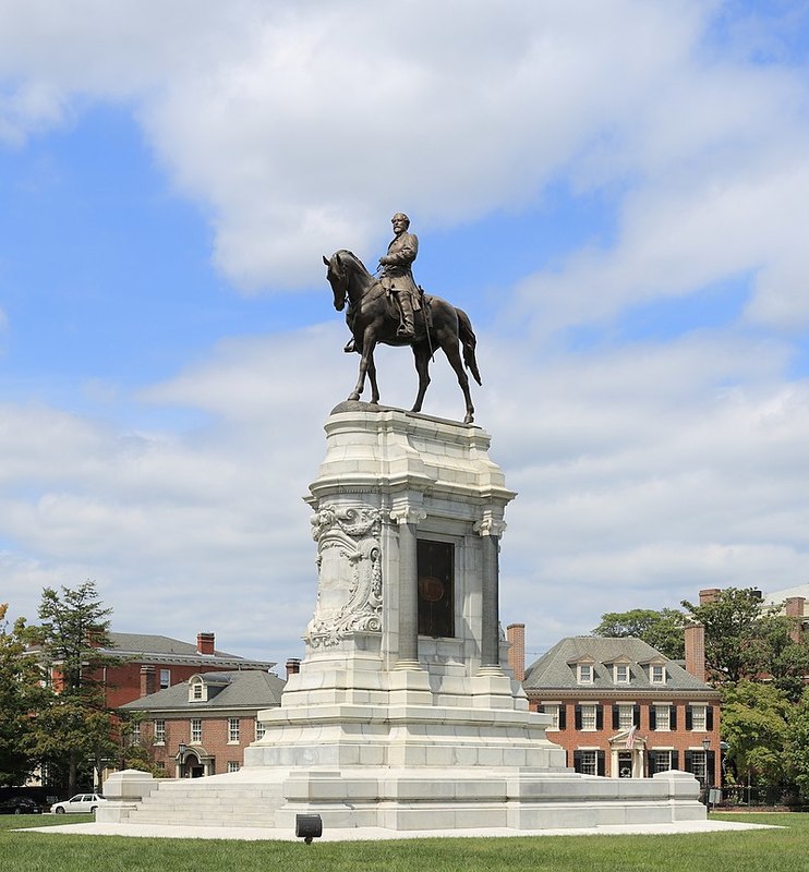 6_The_Robert_E._Lee_Monument-1.jpg