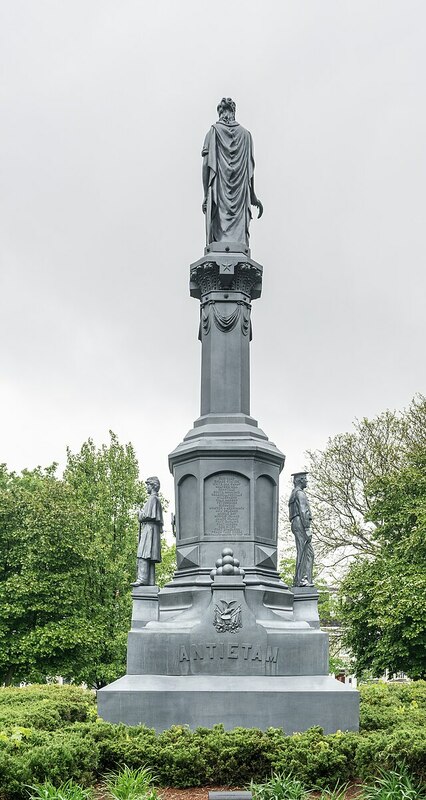 Sailors_and_Soldiers_Monument__Goodwin_Park__Portsmouth__New_Hampshire_-_rear.jpg